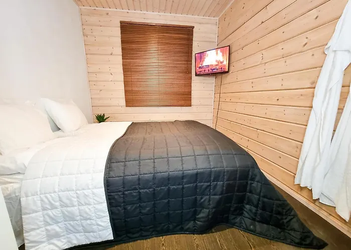 Halla - 8 Henkiloelle, Himosykkoesen Alue, 76m²+36m² * Jämsä
